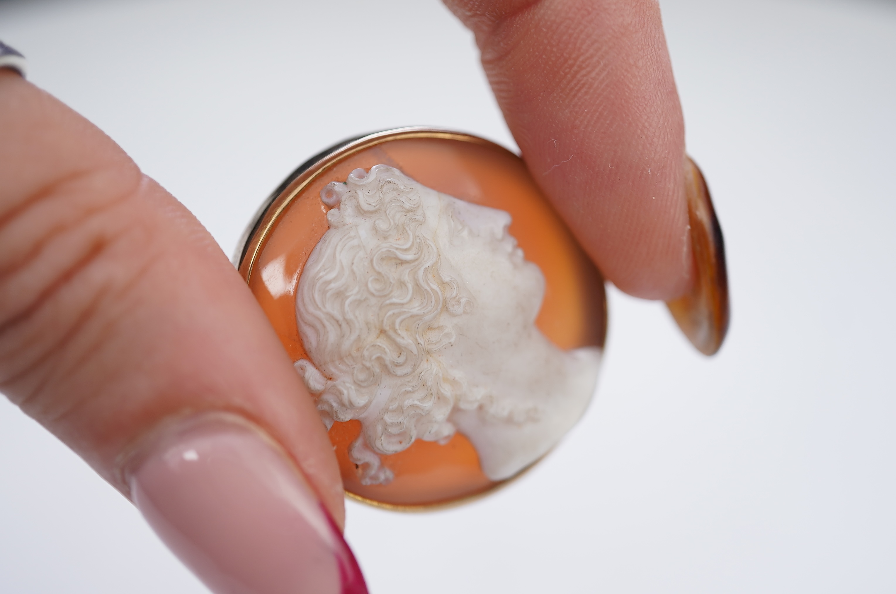 A Victorian onyx cameo brooch, late 19th century